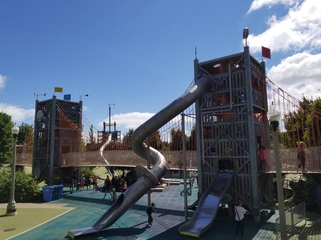 Best Play ground in Chicago Maggie Daley Park. It's on our list of 60 Fun & Free Things to do with Kids.
 #park #playground #thingstodowithkids #kidsactivities #chicago #chicagoattractions. 