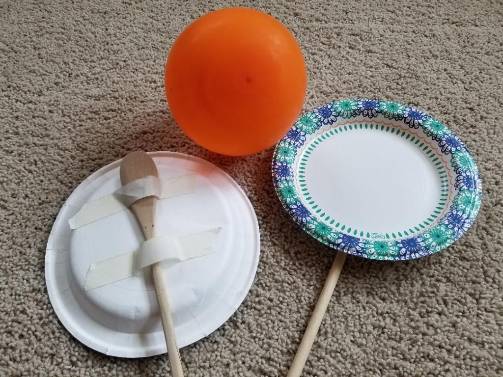 Fun Indoor game for kids - Balloon Tennis. It's an easy DIY kids activity perfect for days you stay at home on rainy or winter days. #kidsactivities #kidsgames #balloontennis