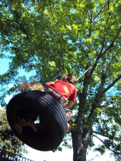preschoolers on tire swing