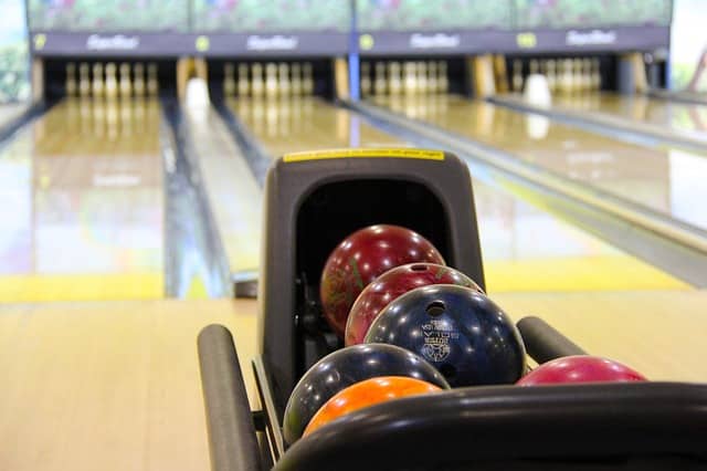 free summer activities for kids include bowling